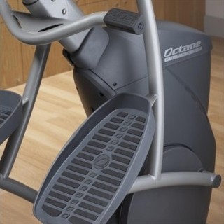 Octane Fitness xRide xR6 Seated Elliptical (Remanufactured)